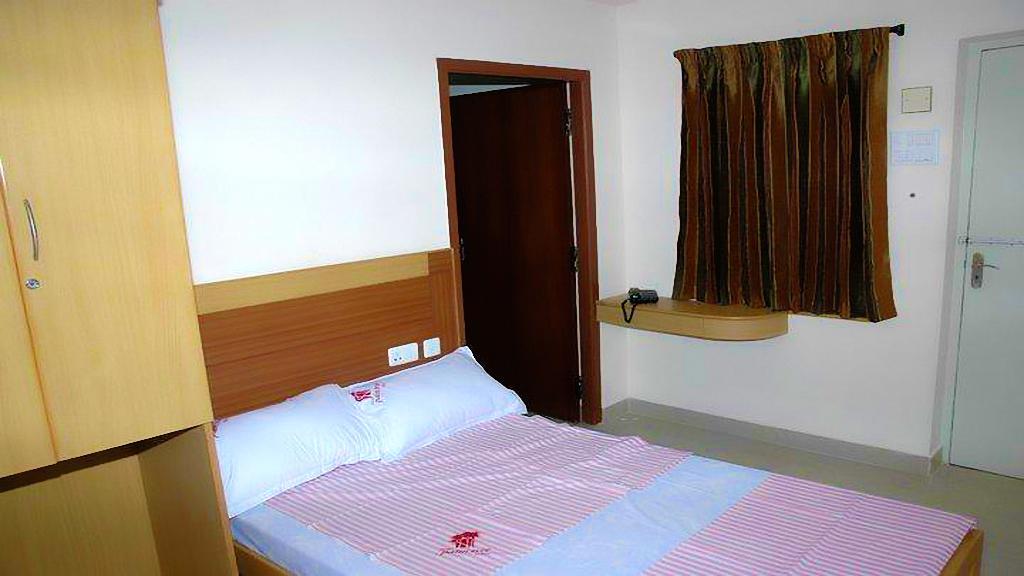 Hotel Palm Tree Велор Екстериор снимка